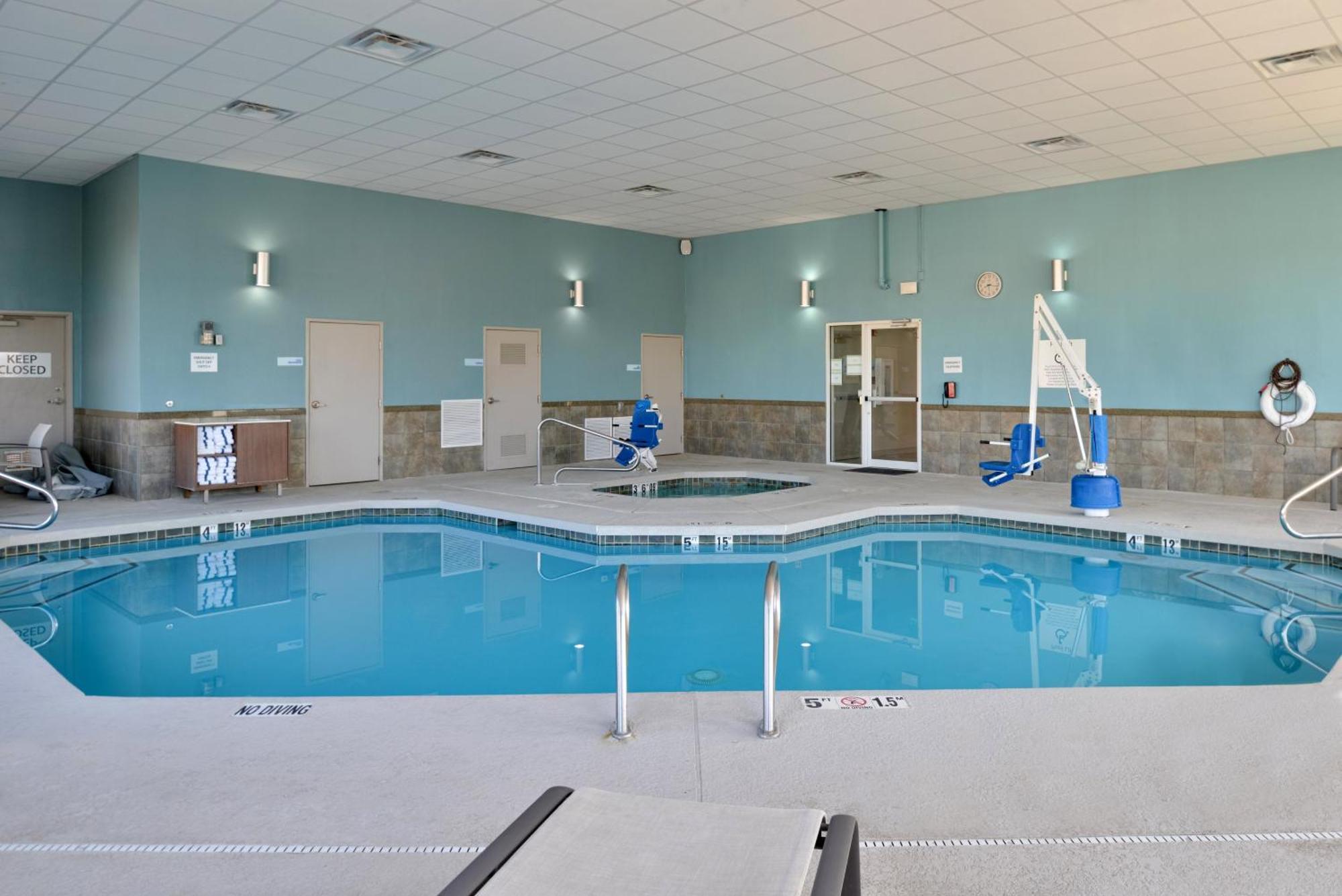Holiday Inn Express Hotel & Suites Farmington By Ihg Exterior photo