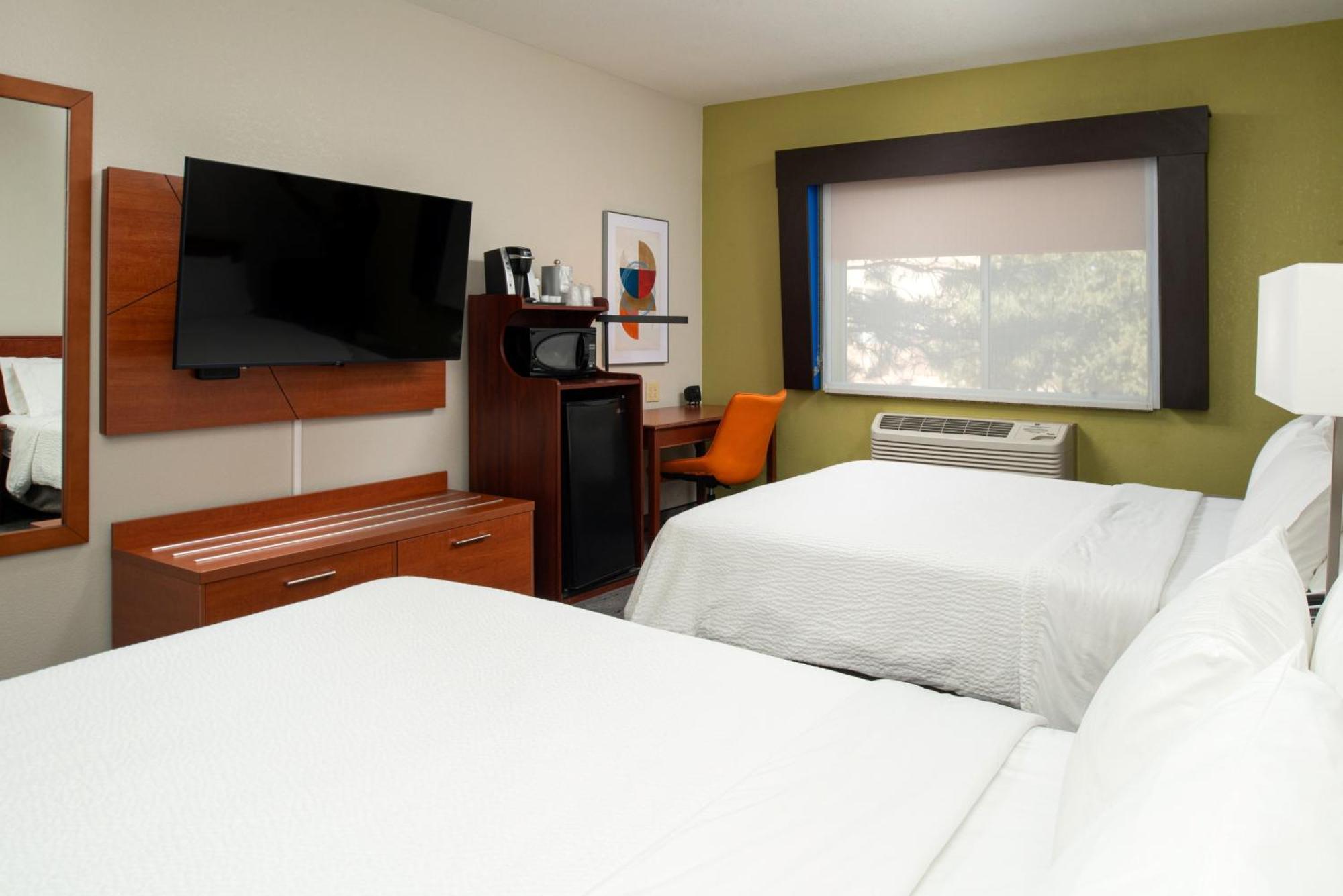 Holiday Inn Express Hotel & Suites Farmington By Ihg Exterior photo