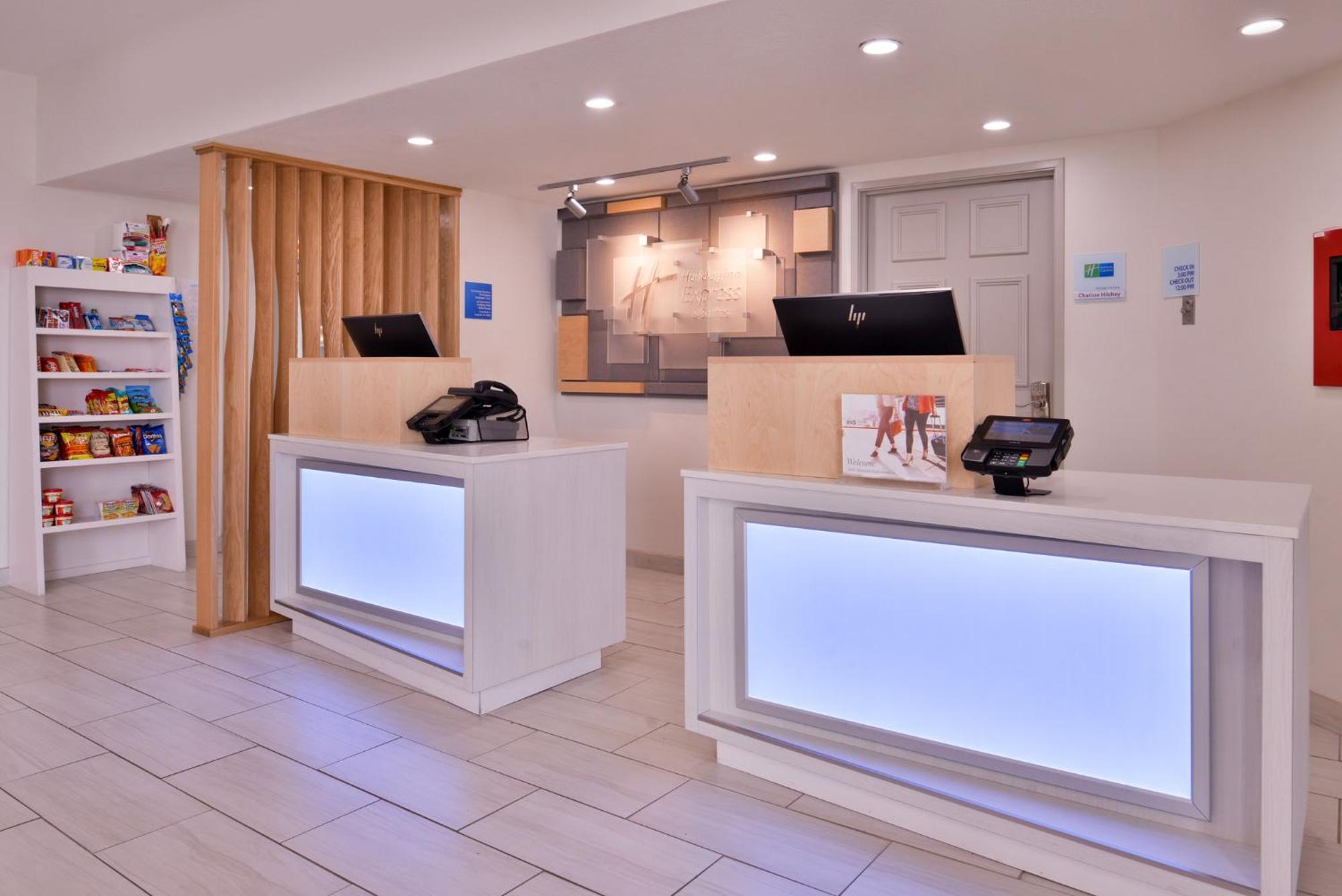 Holiday Inn Express Hotel & Suites Farmington By Ihg Exterior photo