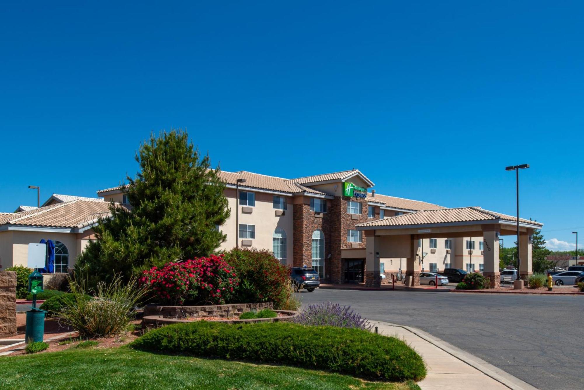 Holiday Inn Express Hotel & Suites Farmington By Ihg Exterior photo