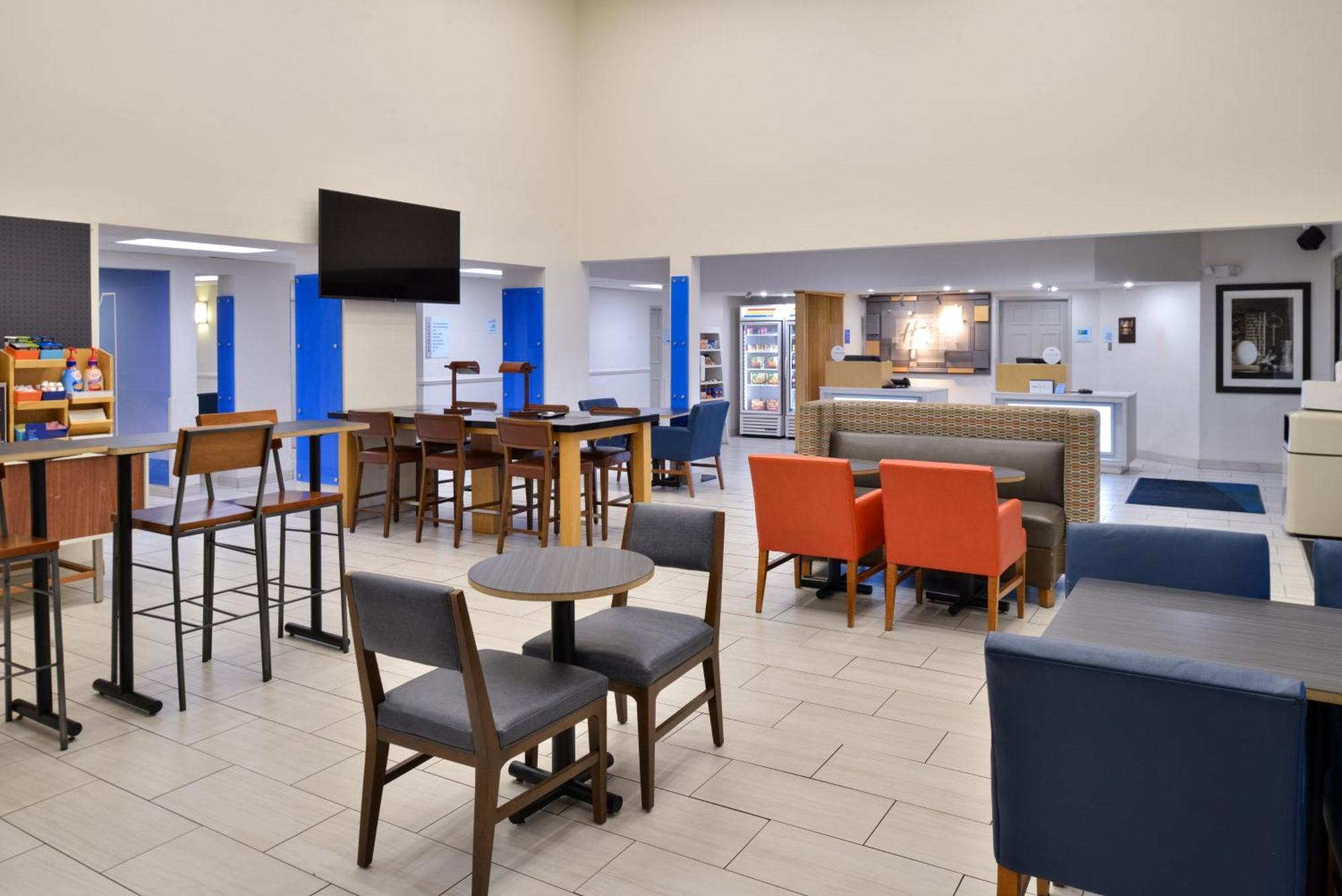 Holiday Inn Express Hotel & Suites Farmington By Ihg Exterior photo