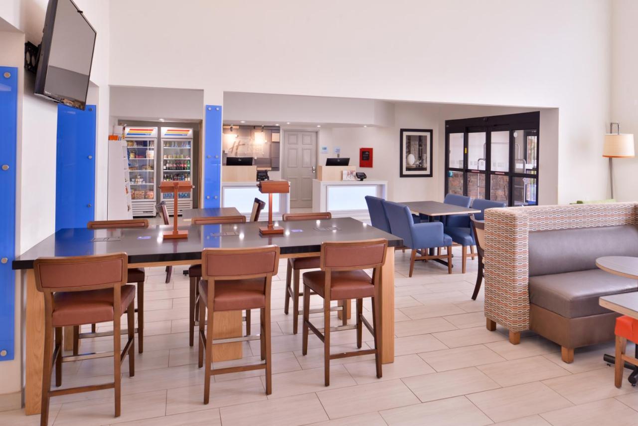 Holiday Inn Express Hotel & Suites Farmington By Ihg Exterior photo