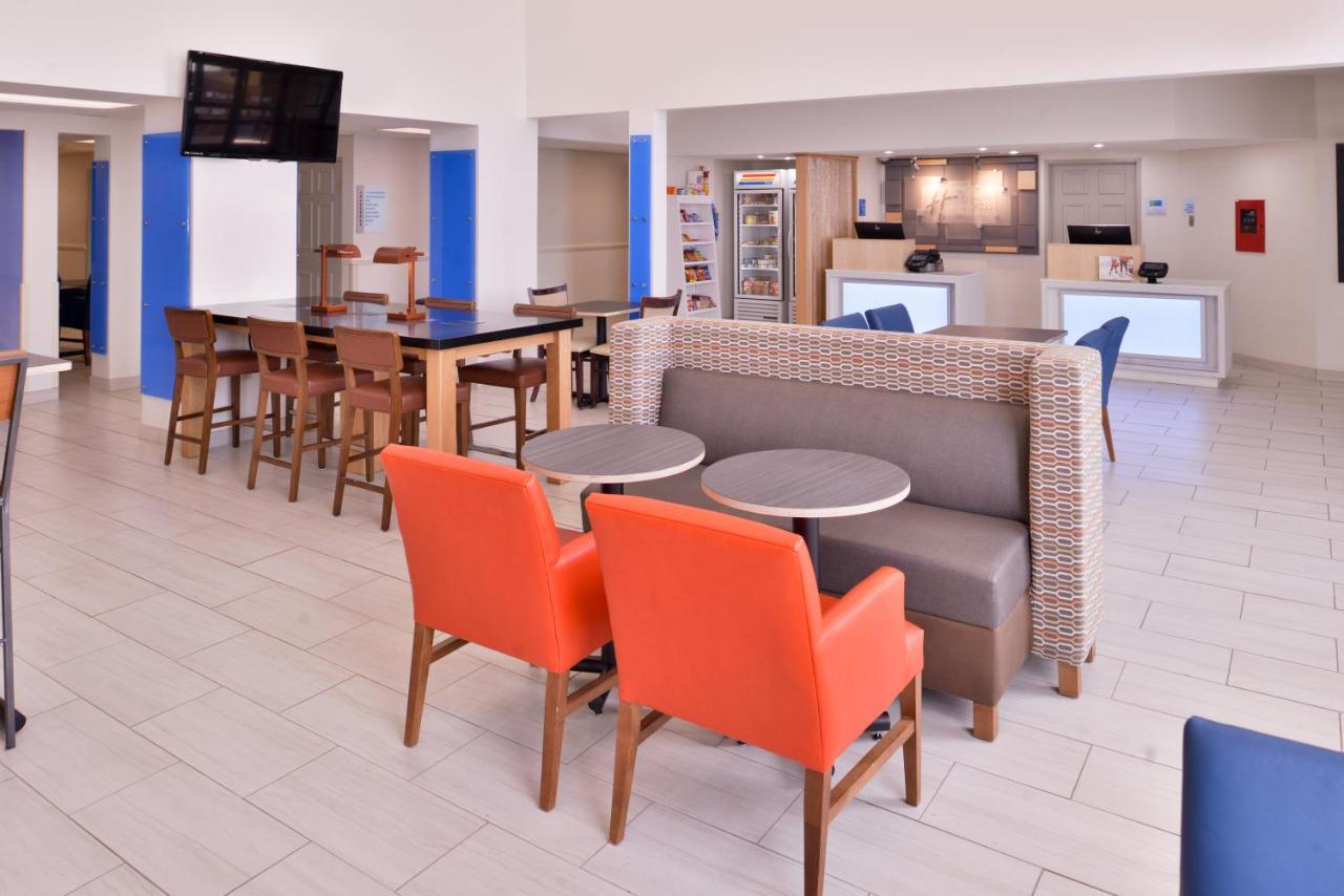 Holiday Inn Express Hotel & Suites Farmington By Ihg Exterior photo
